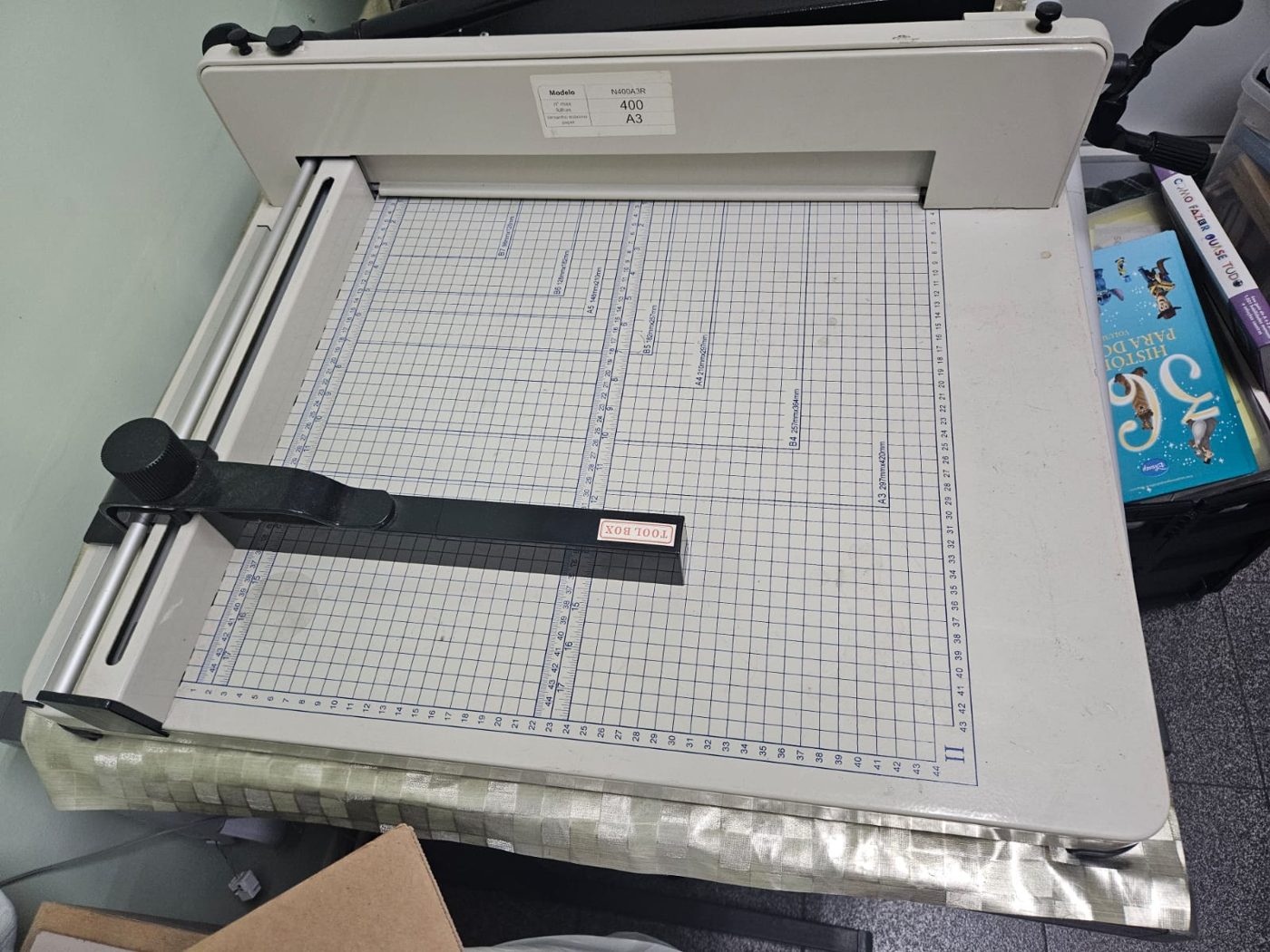 Guilhotina de Papel N400A3R usada
